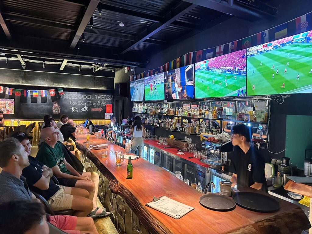 Hybrid Sports Lounge